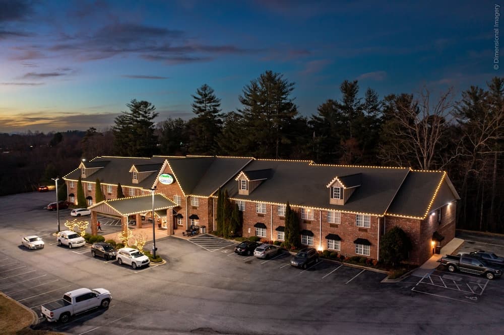 Mountain Inn & Suites