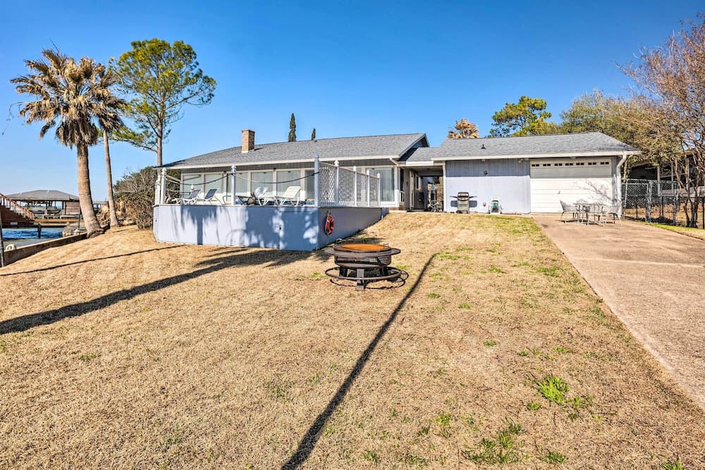 Lakefront Livingston Home w/ Grill & Views!