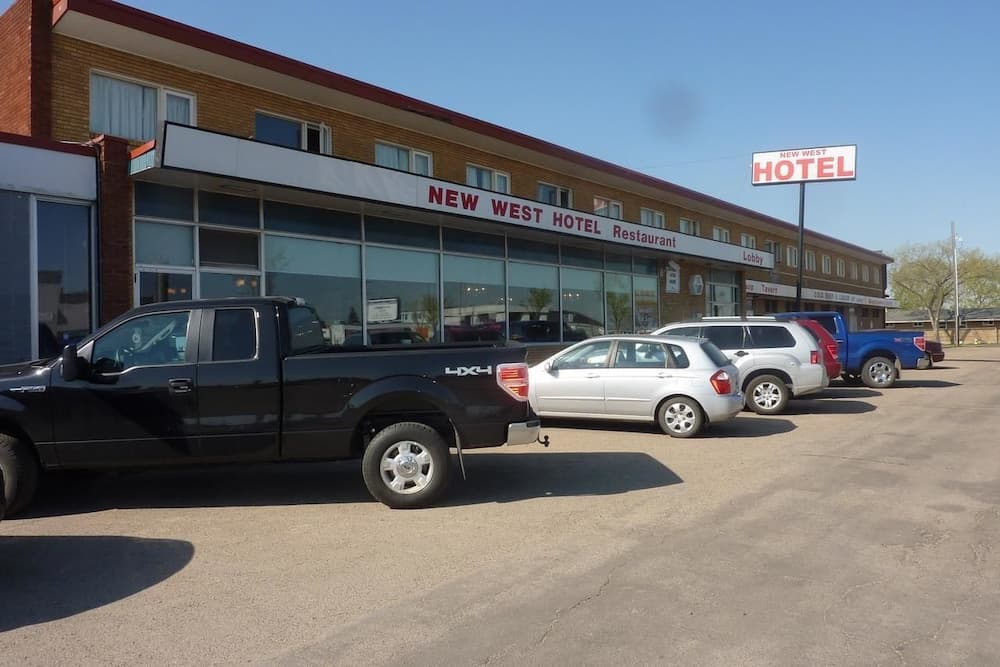 Ramada by Wyndham West Edmonton Hotel & Suites