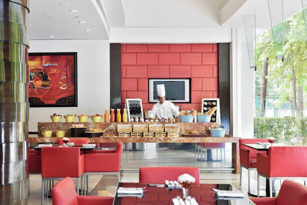 Lakeside Chalet - Mumbai, Marriott Executive Apartments