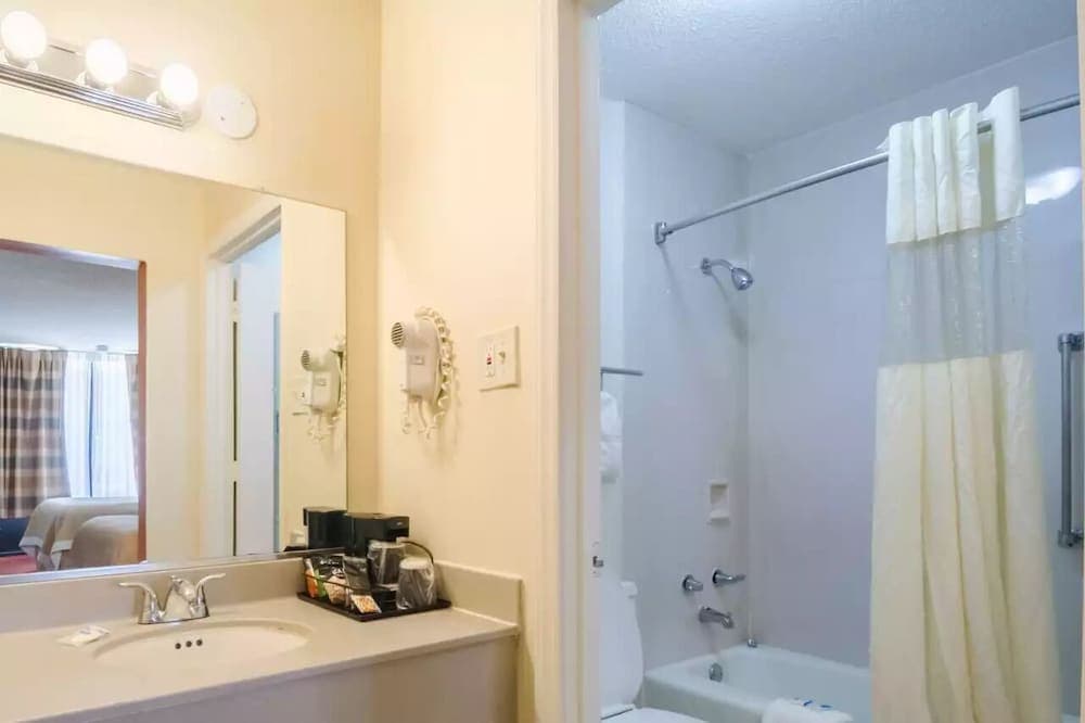 OYO Hotel Greensboro East I 40