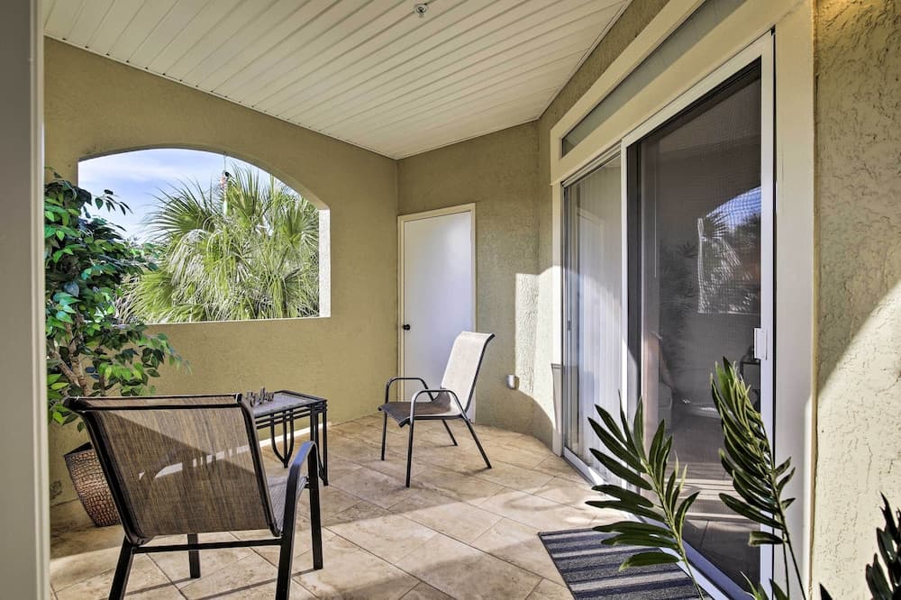 Modern Condo w/ Pool: 4 Mi to Clearwater Beach!