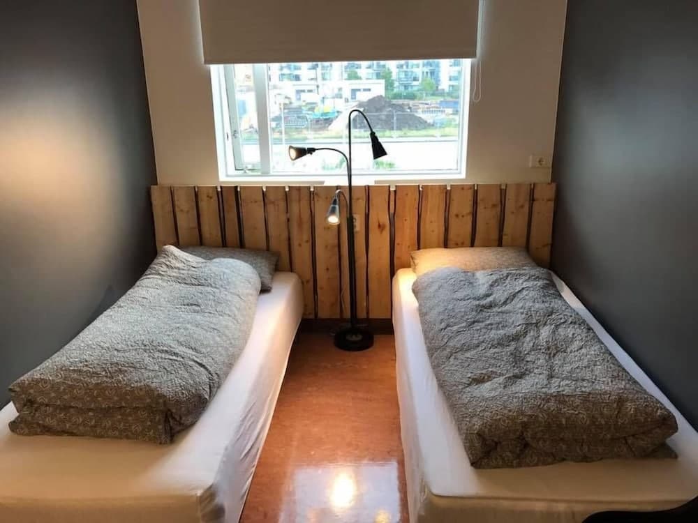AU44 hostel