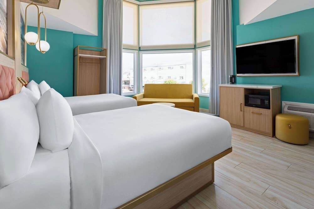 The Vibes Hotel, Trademark Collection by Wyndham