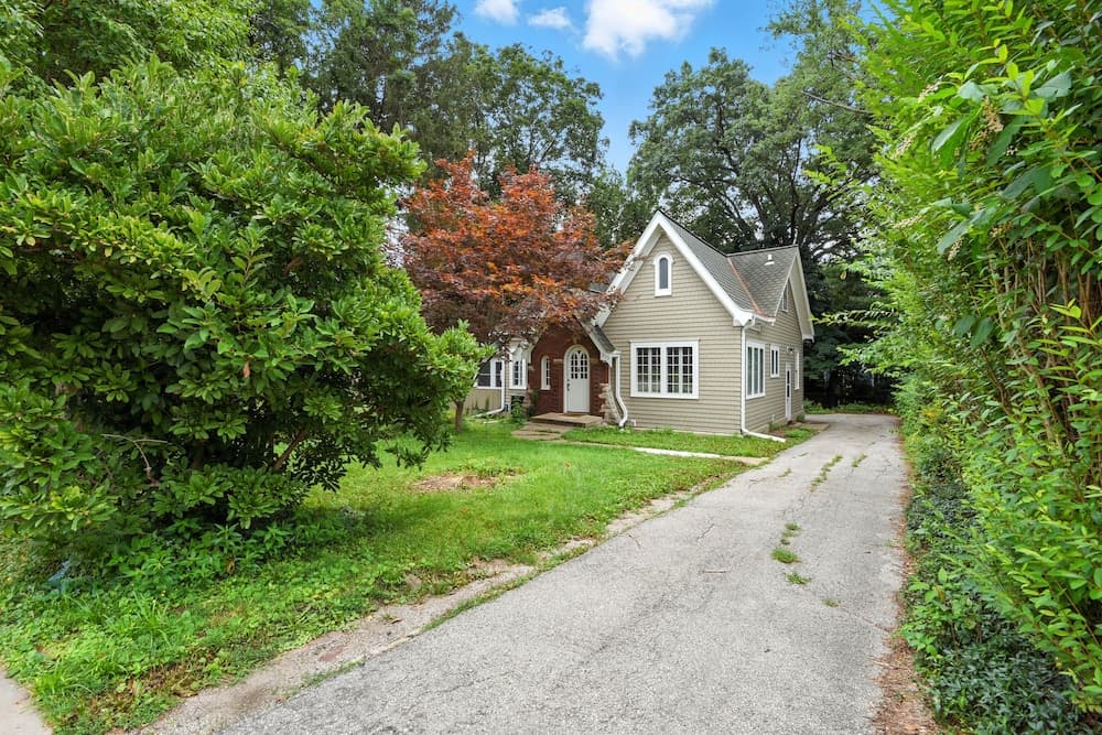 Charming Manville Heights Cottage Retreat 3 Bedroom Home