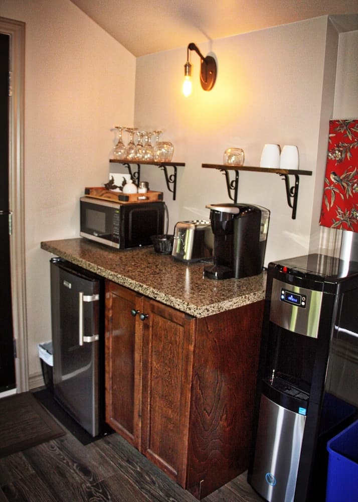 Shamrock Suites