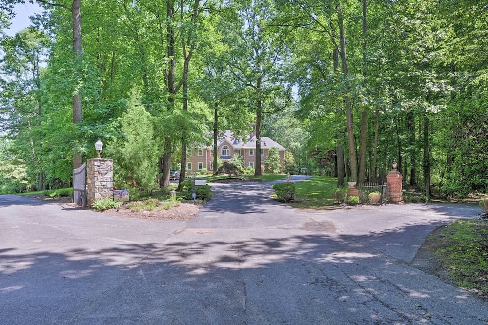 Quiet Getaway w/ Deck: 18 Mi to Downtown Baltimore