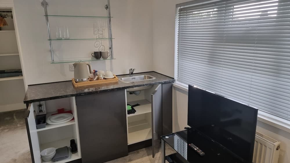 St Albans Stylish Suite With Kitchenette