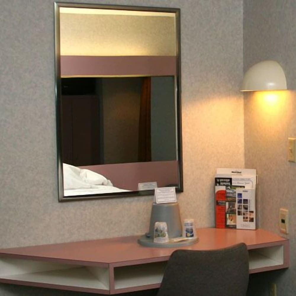 CenterWay Hotel Tonawanda