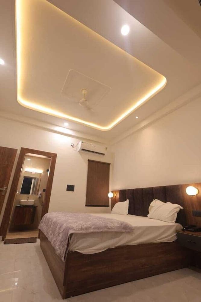 PriyaKunj Dham Guest House