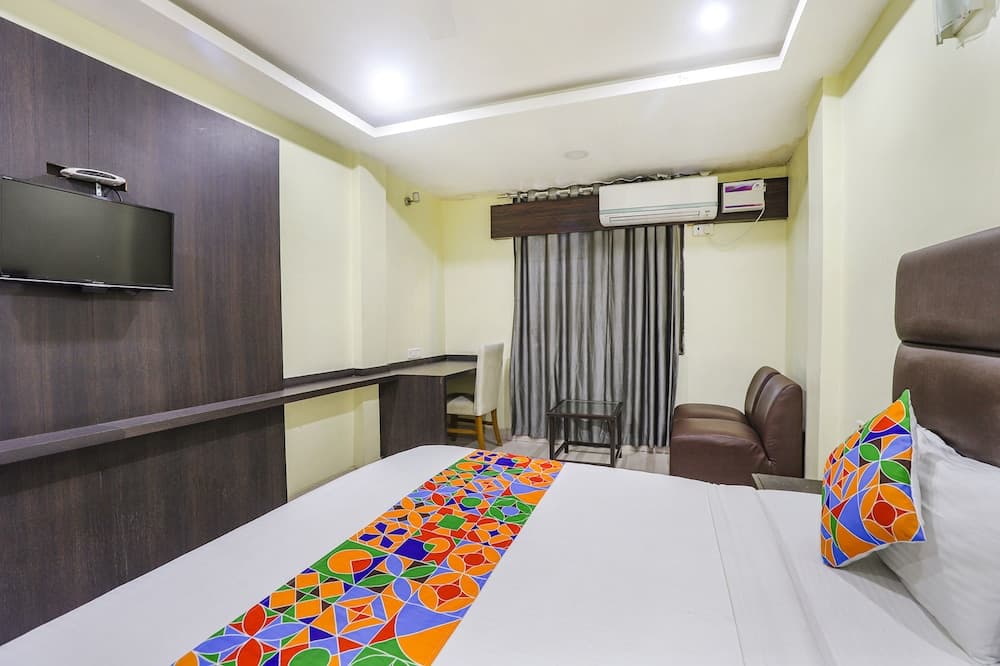 Fabhotel Ample Yard