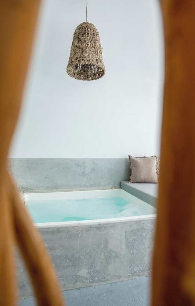 Cliff Aura Suites