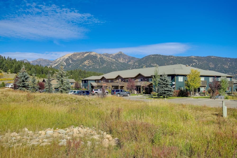Big Sky Condo - Patio, Fireplace & Mountain Views
