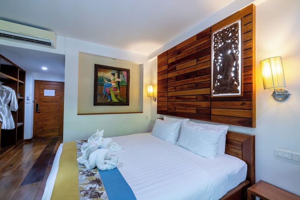 Meet Holiday Hotel