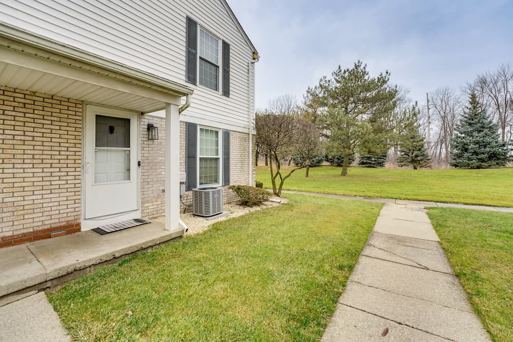 Clinton Township Condo Near L'anse Creuse Bay!
