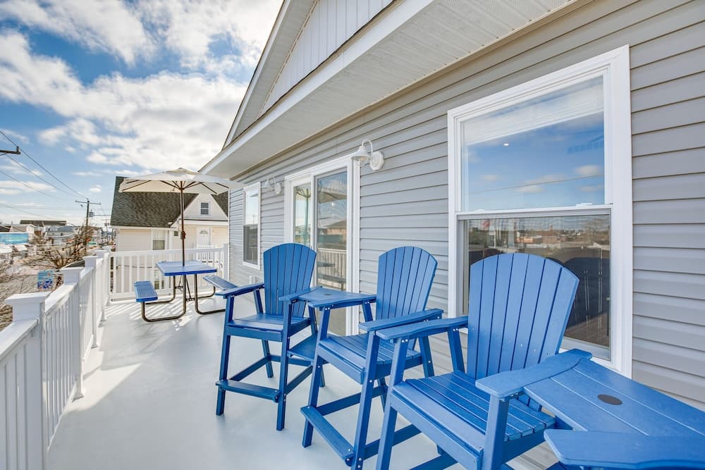 Spacious Wildwood Condo: Walk to Beach!