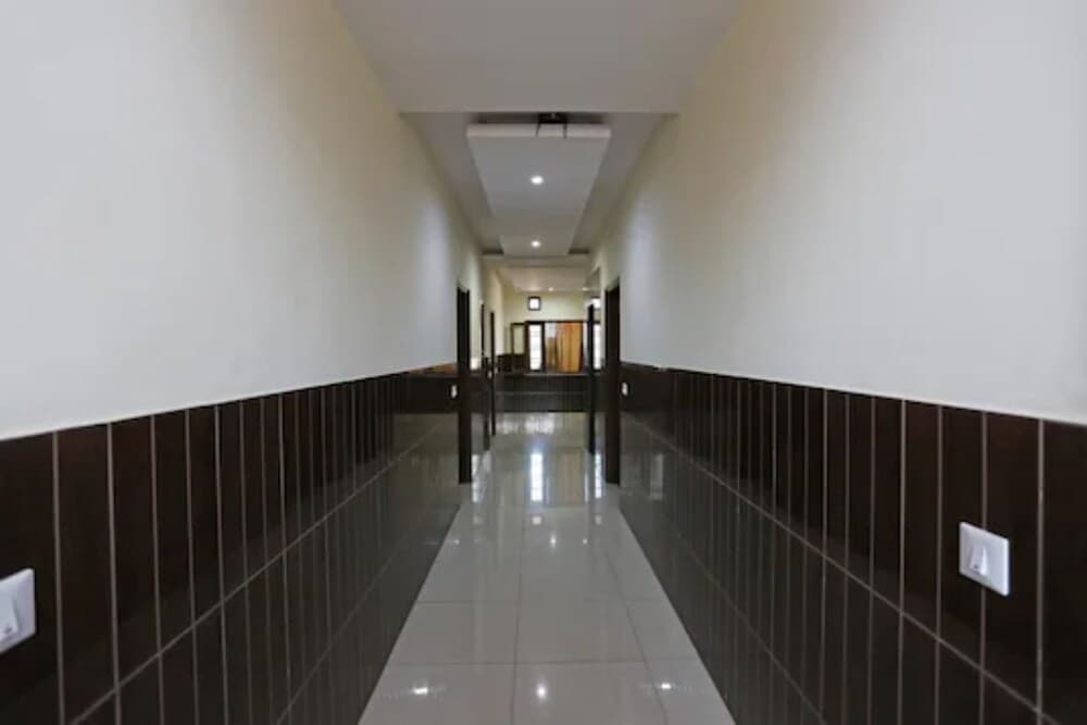 Goroomgo Hotel Vishnu Inn Dehradun