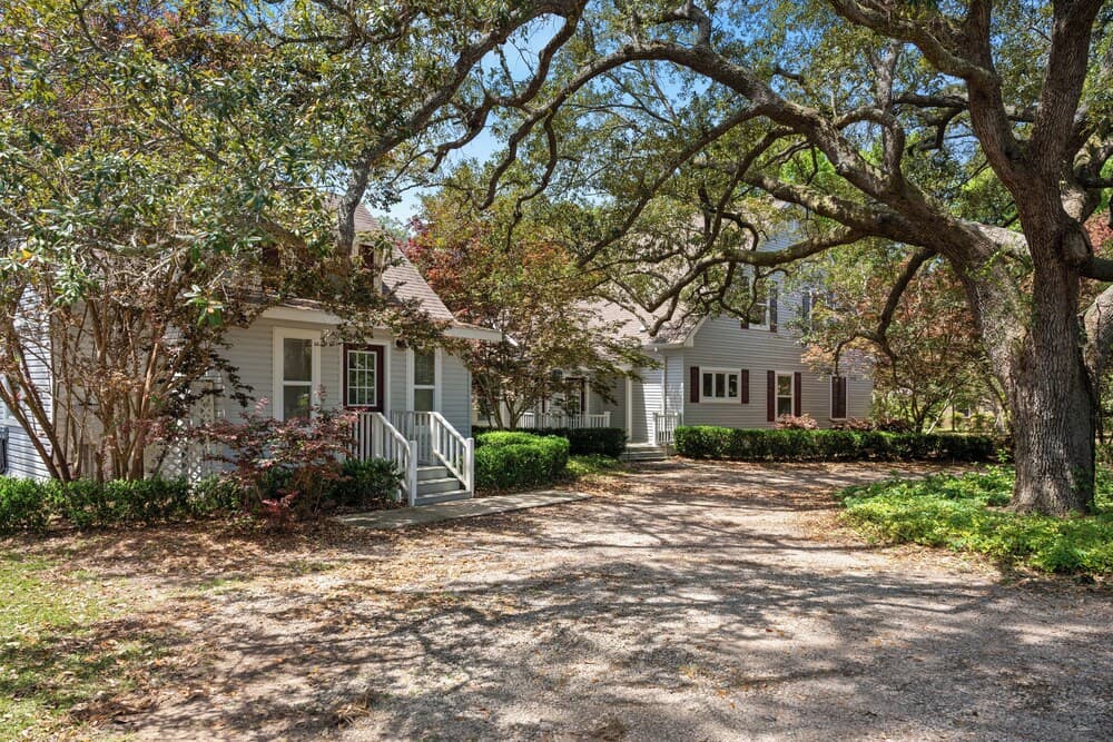 Secluded Waterfront Retreat for 23 Dock, Pets OK