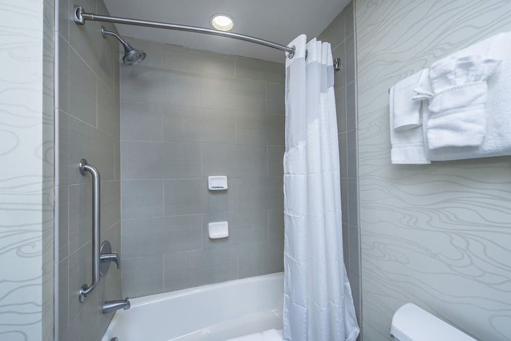 Holiday Inn Express & Suites Charleston Arpt-Conv Ctr Area