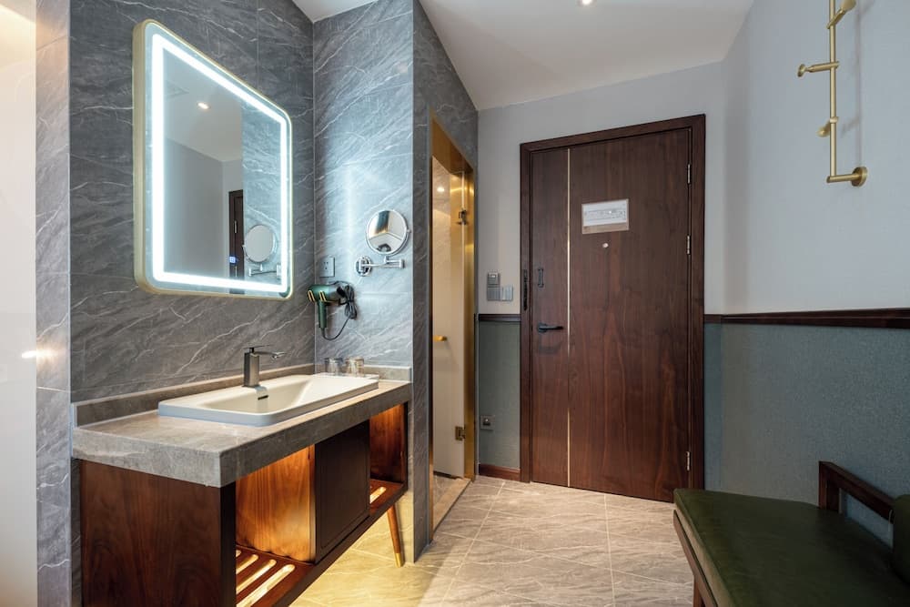 Nostalgia S Hotel(Chengdu  KuanZhai Alley & Renmin Park）