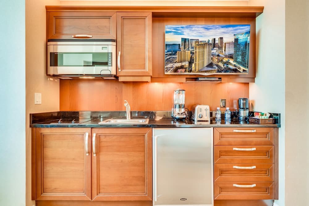 Jet Luxury Resorts @ The Signature Condo Hotel
