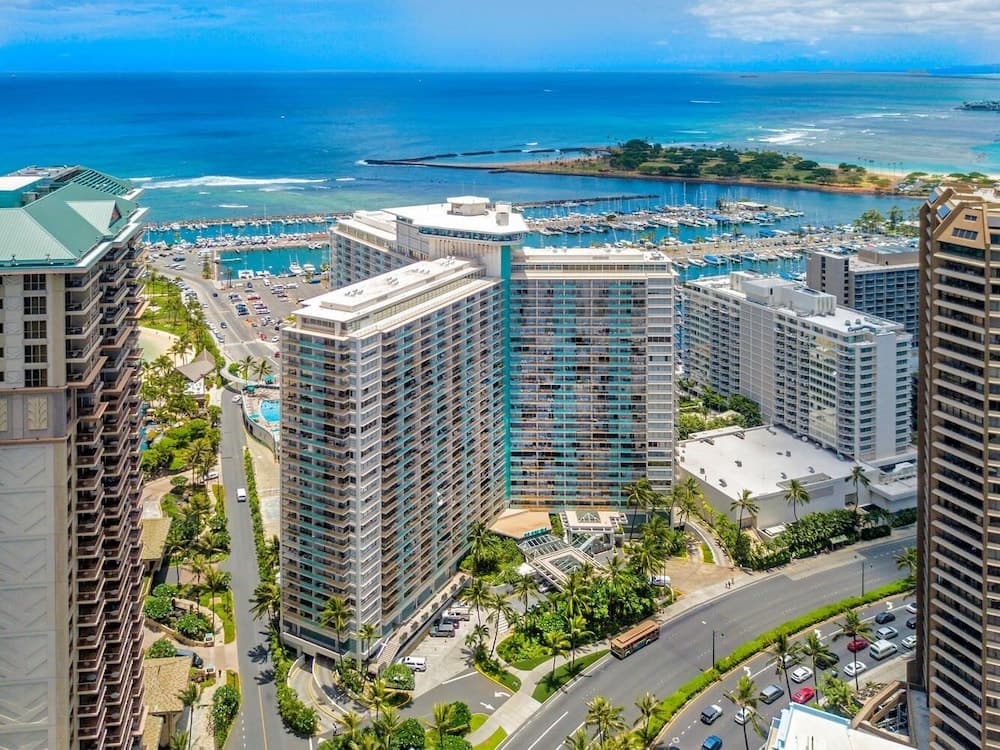 Ilikai Tower 1 Bedroom City View Condos with Private Lanai & Free Wifi!