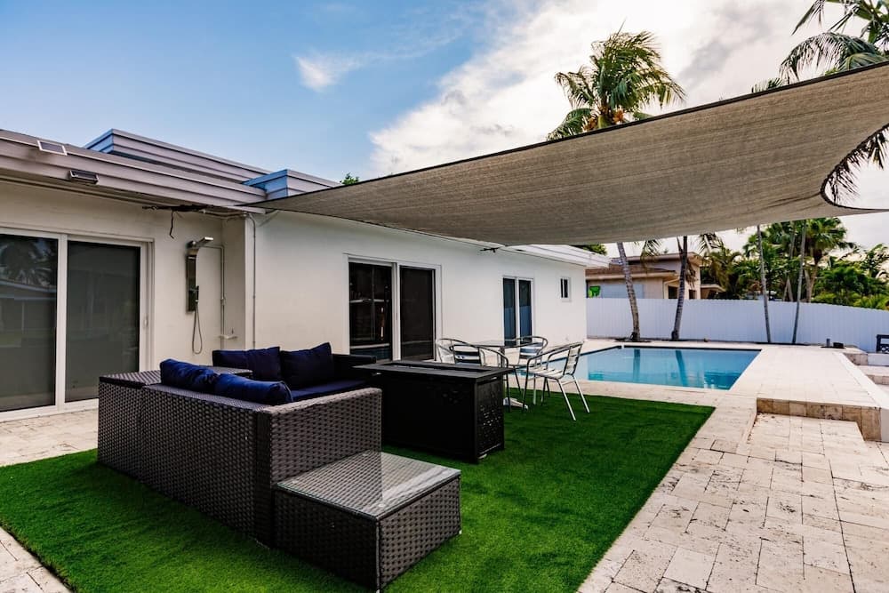 Stylish Aventura Home With Pool on Intercostal