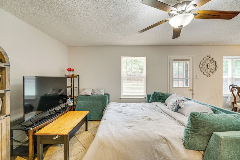 1 Mi to Denton Square: Family Home w/ Fenced Yard!