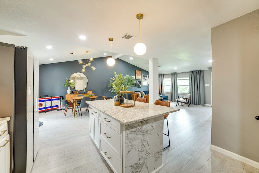 Spacious Family Home, 5 Mi to Galleria Dallas!