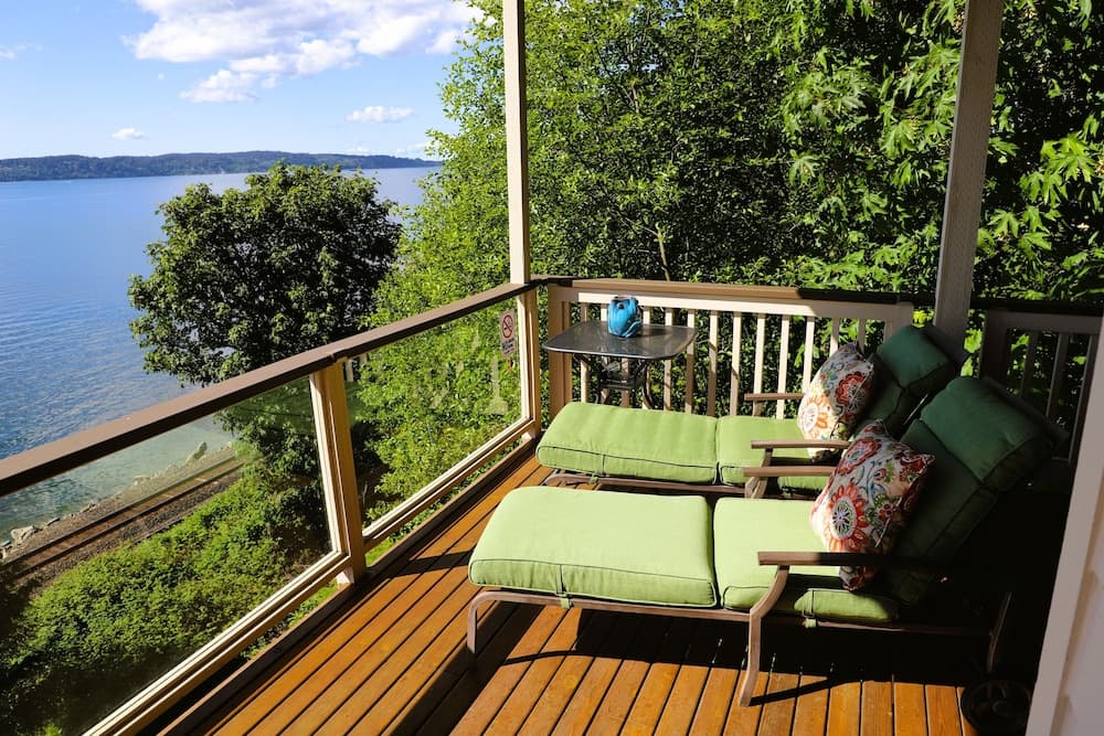 Stunning House with Views of Puget Sound Ideal for Family Reunions