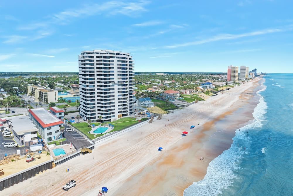 Family Friendly Oceanfront Condo w/ Pool!