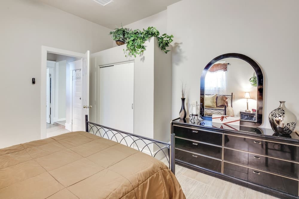 Downtown El Paso Home ~ 1 Mi to Medical Center St
