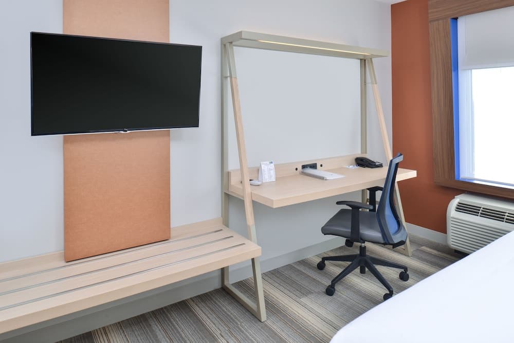 Holiday Inn Express & Suites Southgate - Detroit Area by IHG