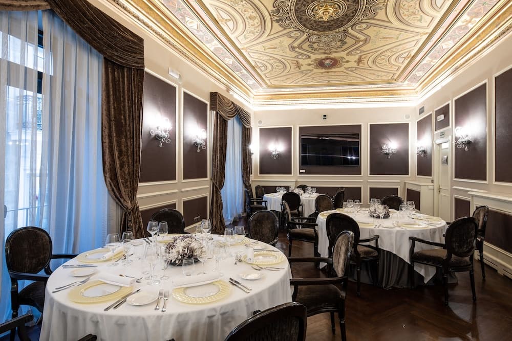 Catalonia Las Cortes Hotel