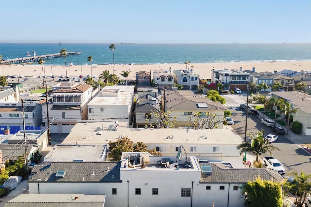 Seventh & Shore Stylish Seal Beach Home w/ Elevator, Fireplace + Bold Design