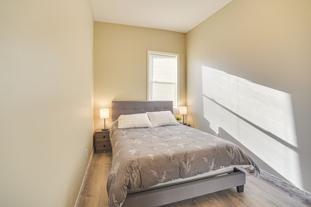 Walk to Dtwn & Waterfront: Roomy Troy Apt