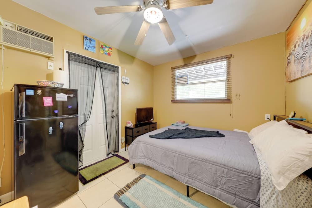 8 Mi to Beach: Pet-friendly Fort Lauderdale Studio