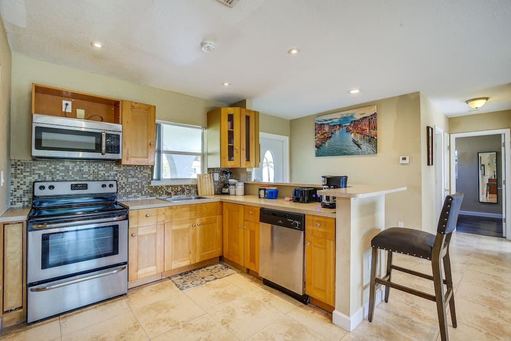 North Lauderdale Vacation Rental: 8 Mi to Beach!