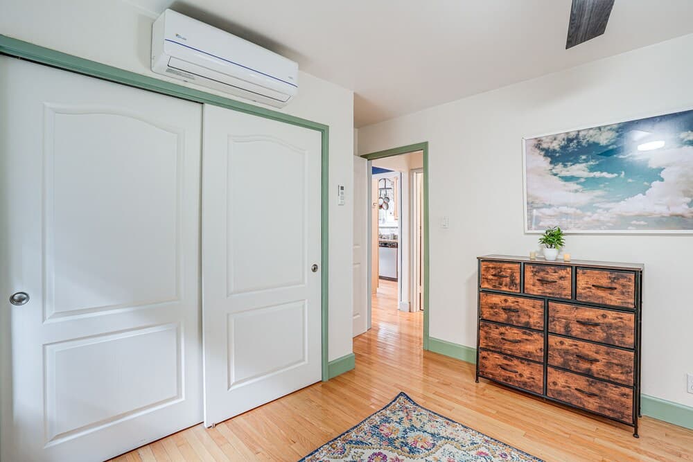 Oakland Apartment w/ Shared Hidden Backyard Oasis!