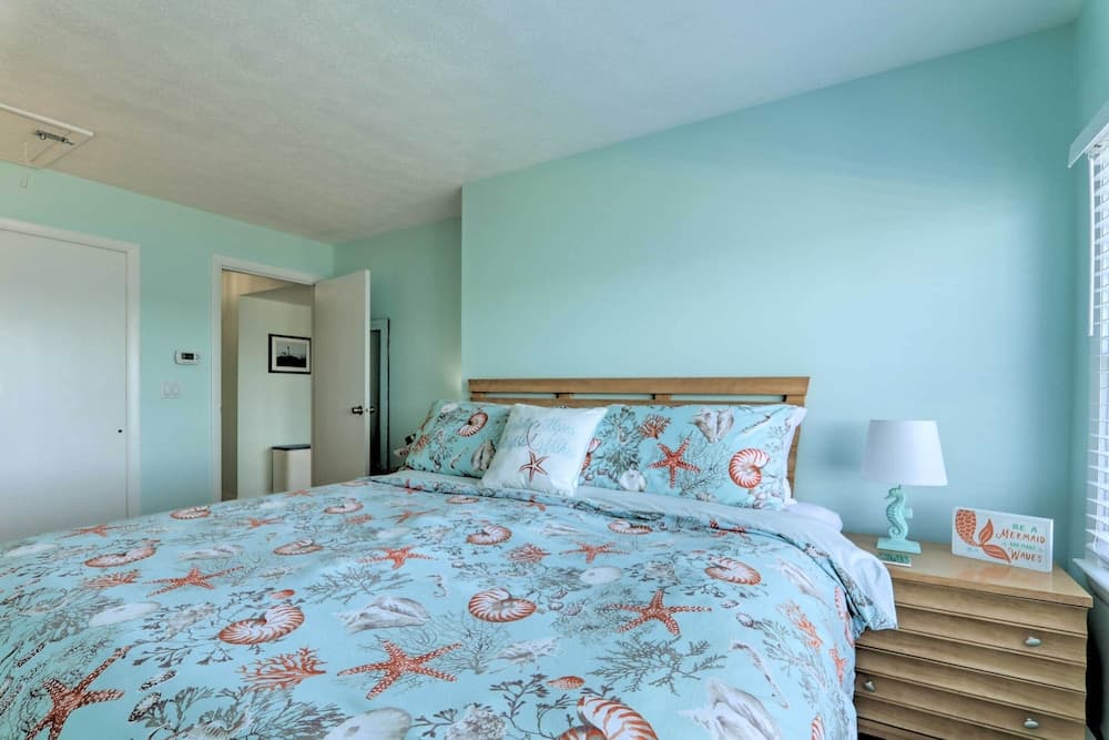 Bayfront Wareham Retreat w/ Private Beach!