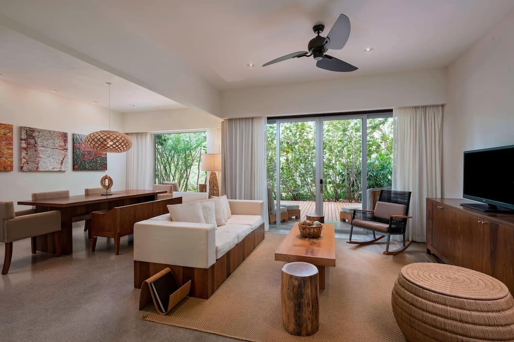 El Mangroove Papagayo, Autograph Collection