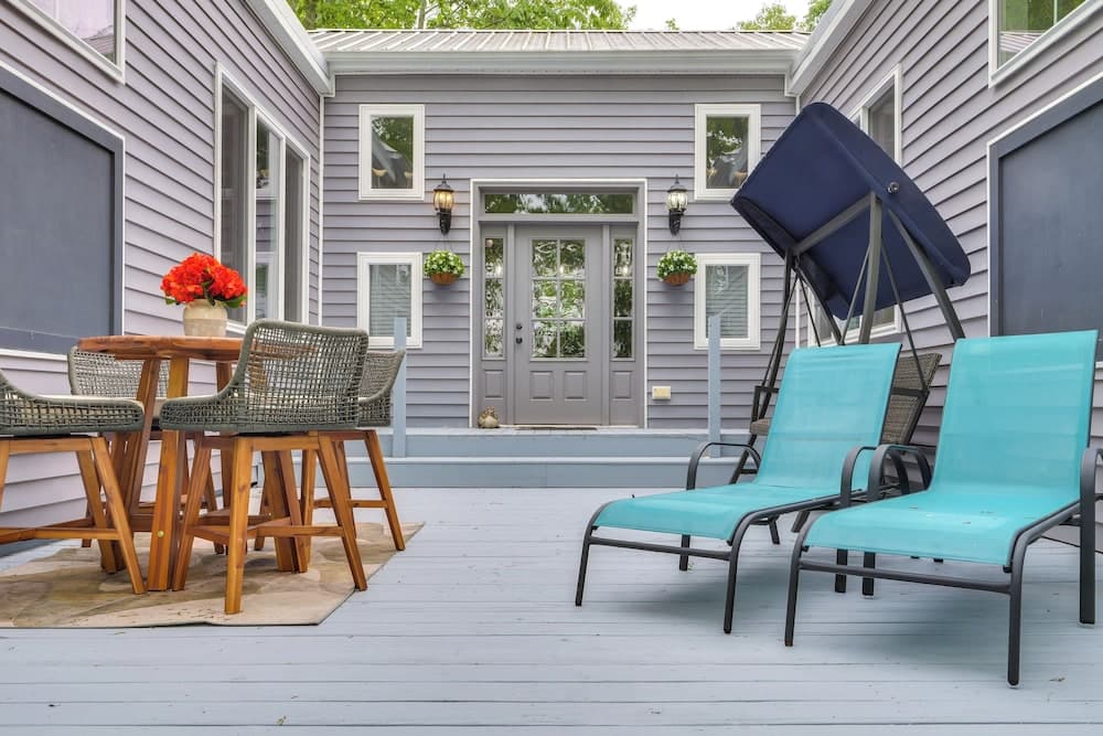 Cozy Couple's Retreat w/ Hot Tub in Smithville!