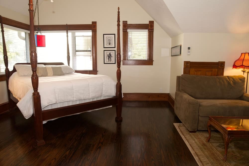 Brava House Bed and Breakfast