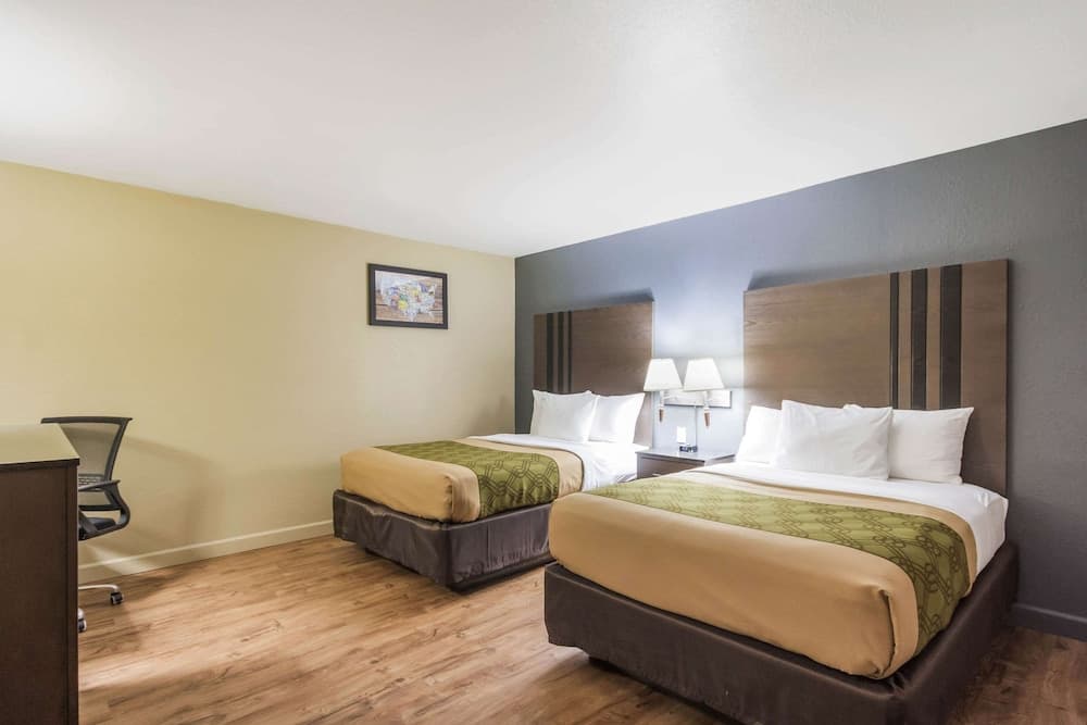 Econolodge Inn & Suites