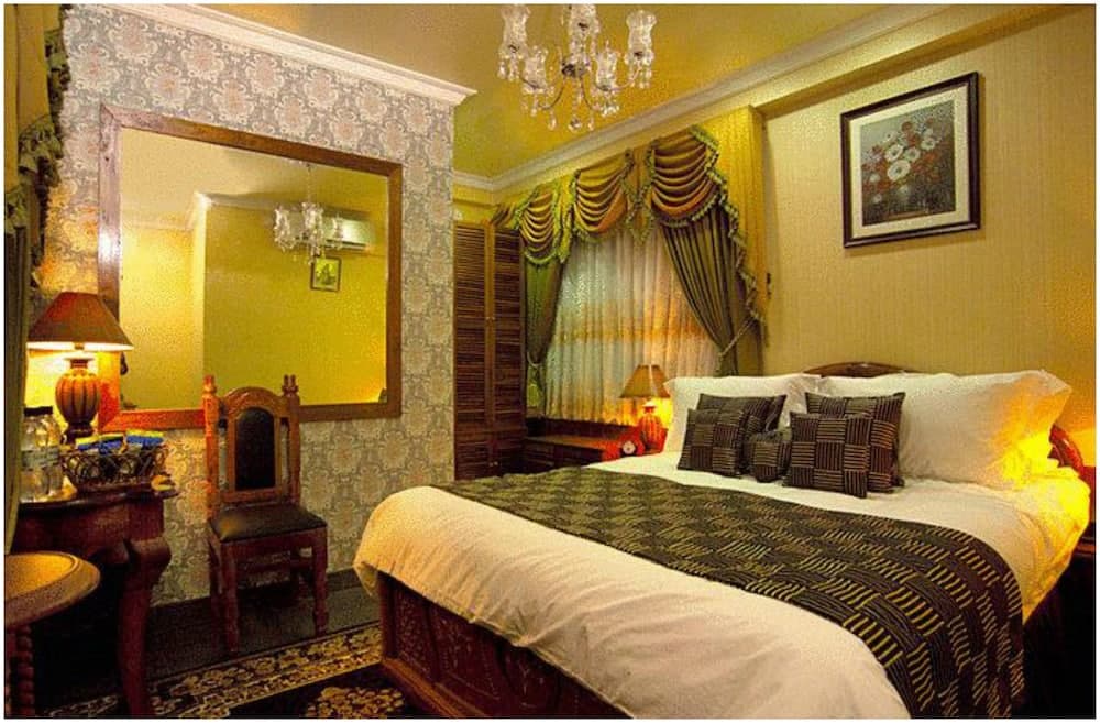 Loona Hotel