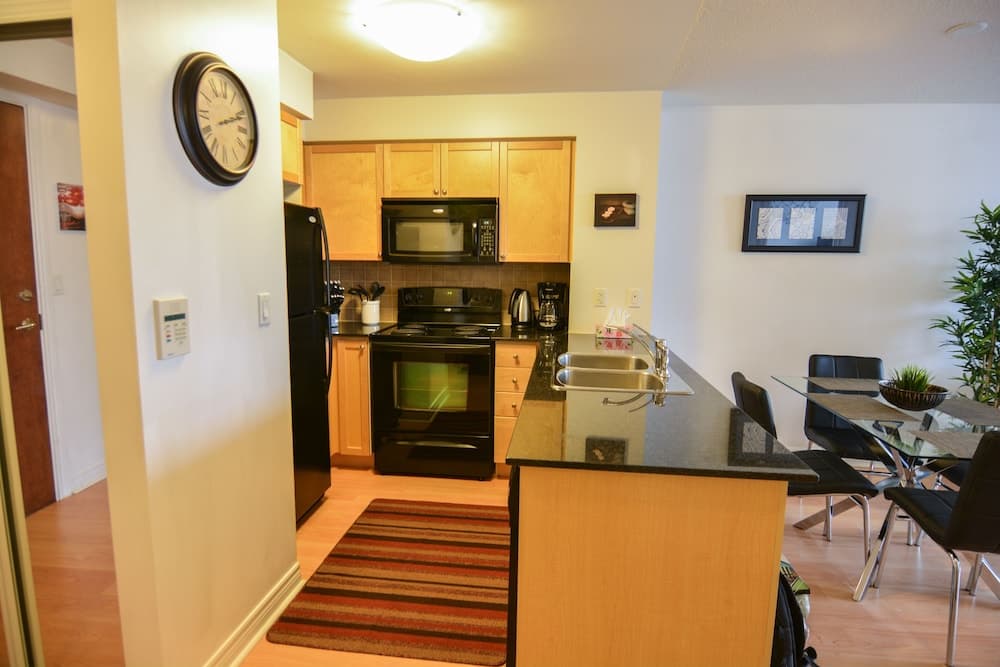 Maplewood Suites - Square One
