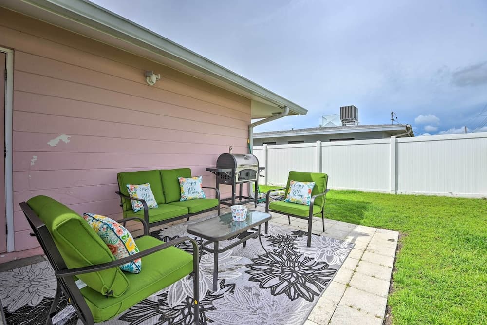 Ranch-style House w/ Pool Access in 55 + Community