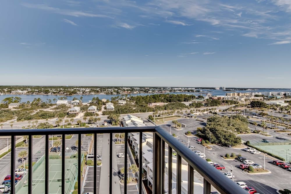 Phoenix Viii Unit 1406 3 Bedroom Condo by Redawning