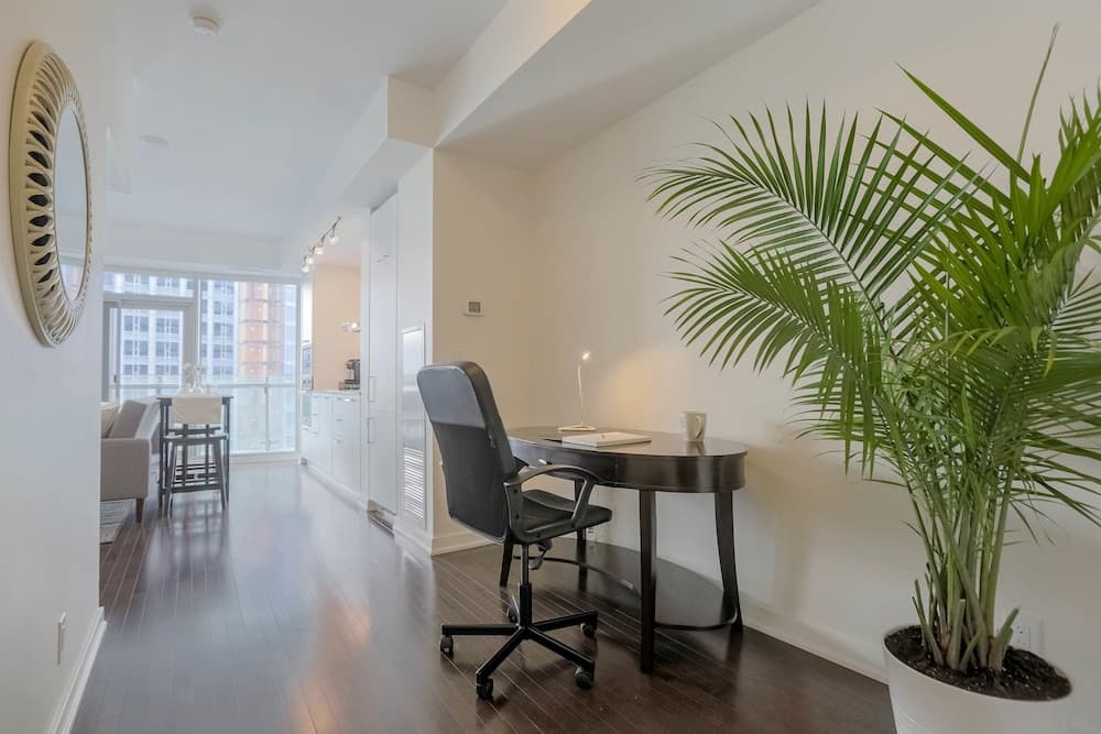 Noel Suites - York and Simcoe