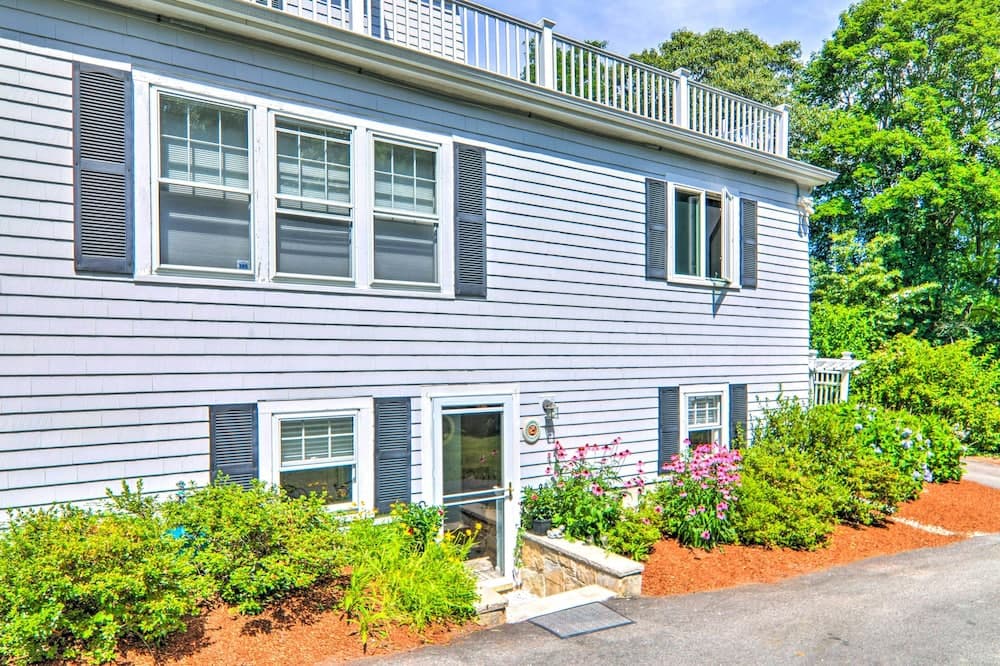 3 Mi to Bourne Scenic Park: Quaint Cape Cod Apt